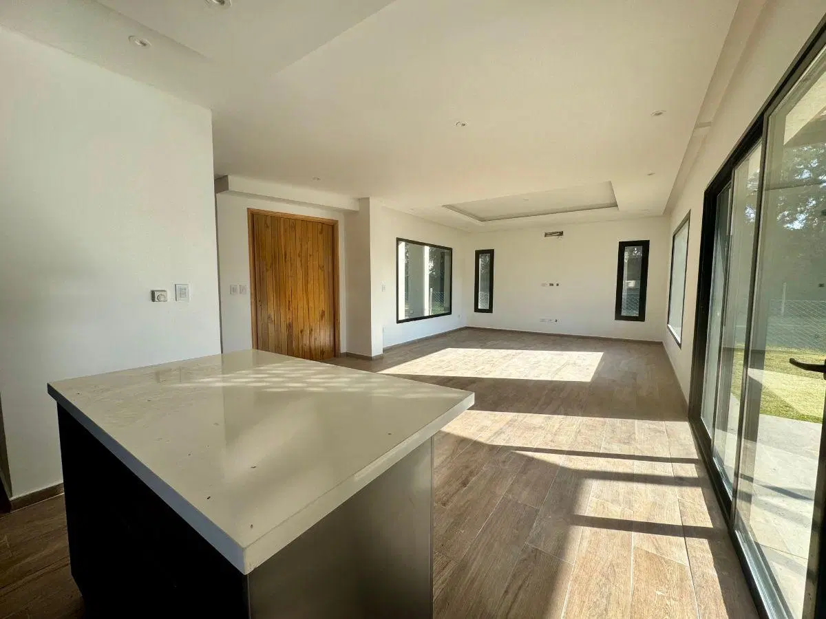 Casa en venta a estrenar en Pilar 5