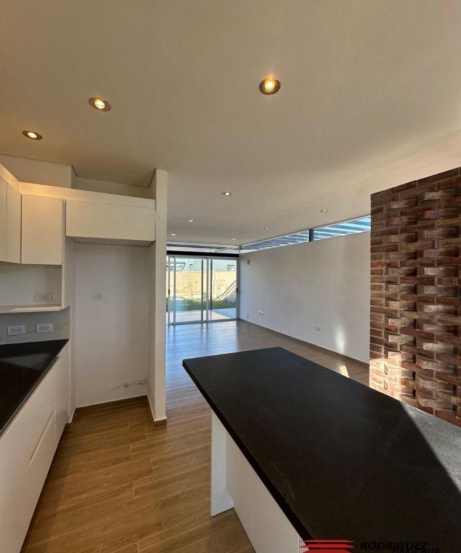 Foto de VENTA CASA A ESTRENAR EN BARRIO LAR DE TERRADA – LUJÁN DE CUYO, imagen 2