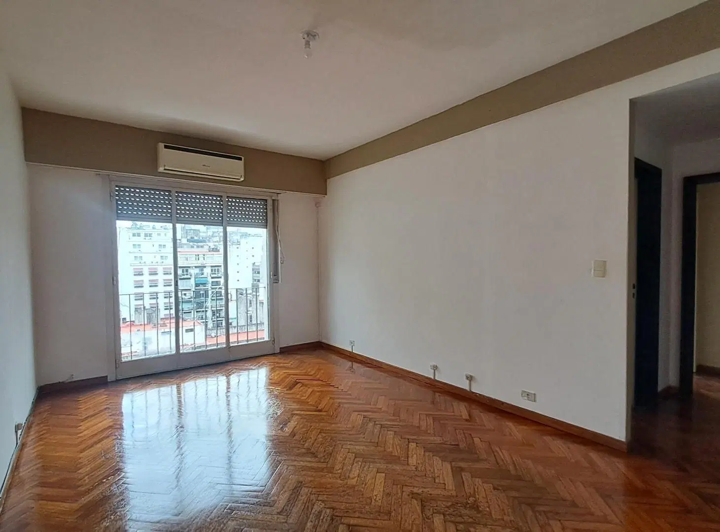 Departamento de 2 ambientes con cochera en Retiro 2