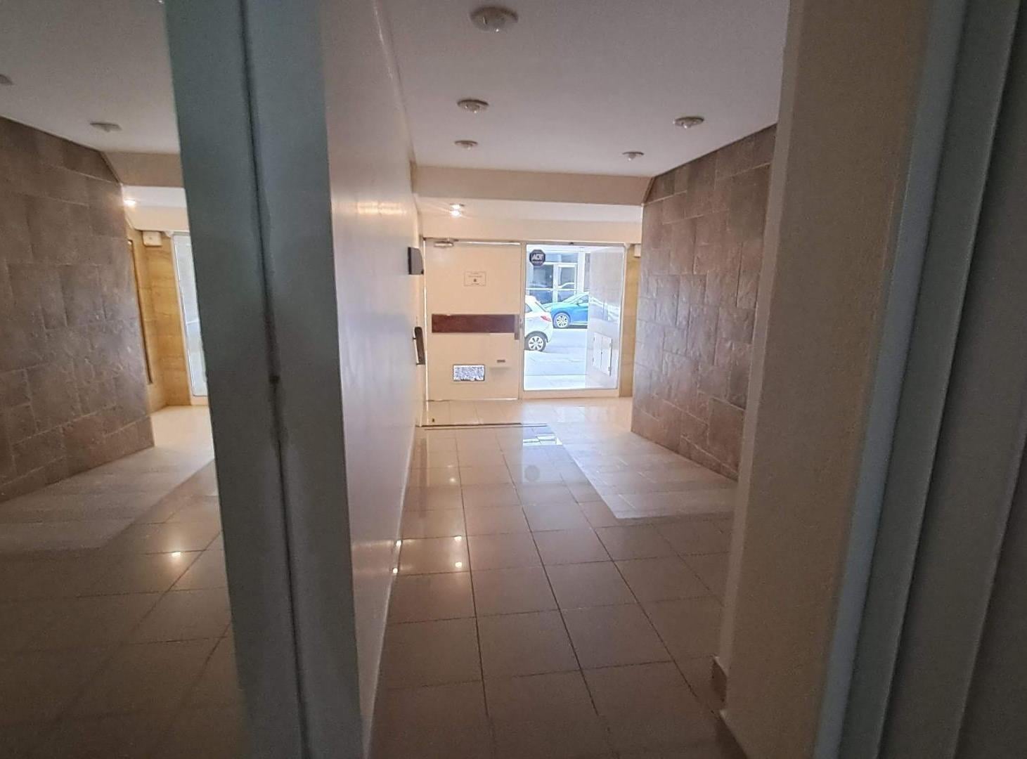 Foto de Departamento de 2 ambientes RECICLADO - 1er PISO c/2patios, imagen 2