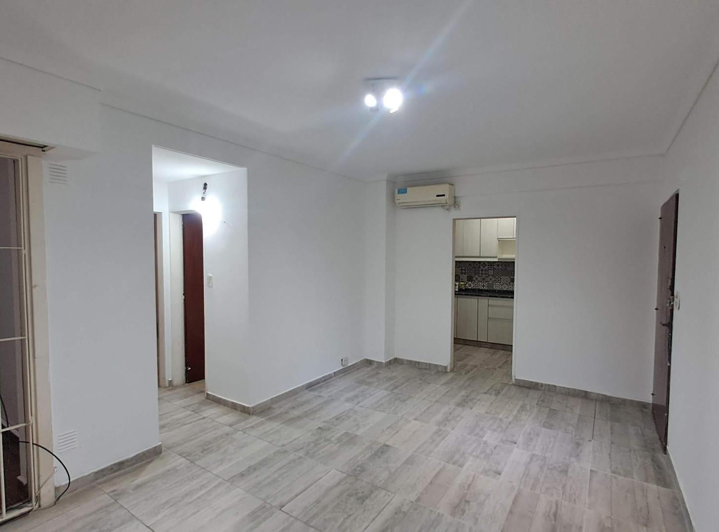 Foto de Departamento de 2 ambientes RECICLADO - 1er PISO c/2patios, imagen 1