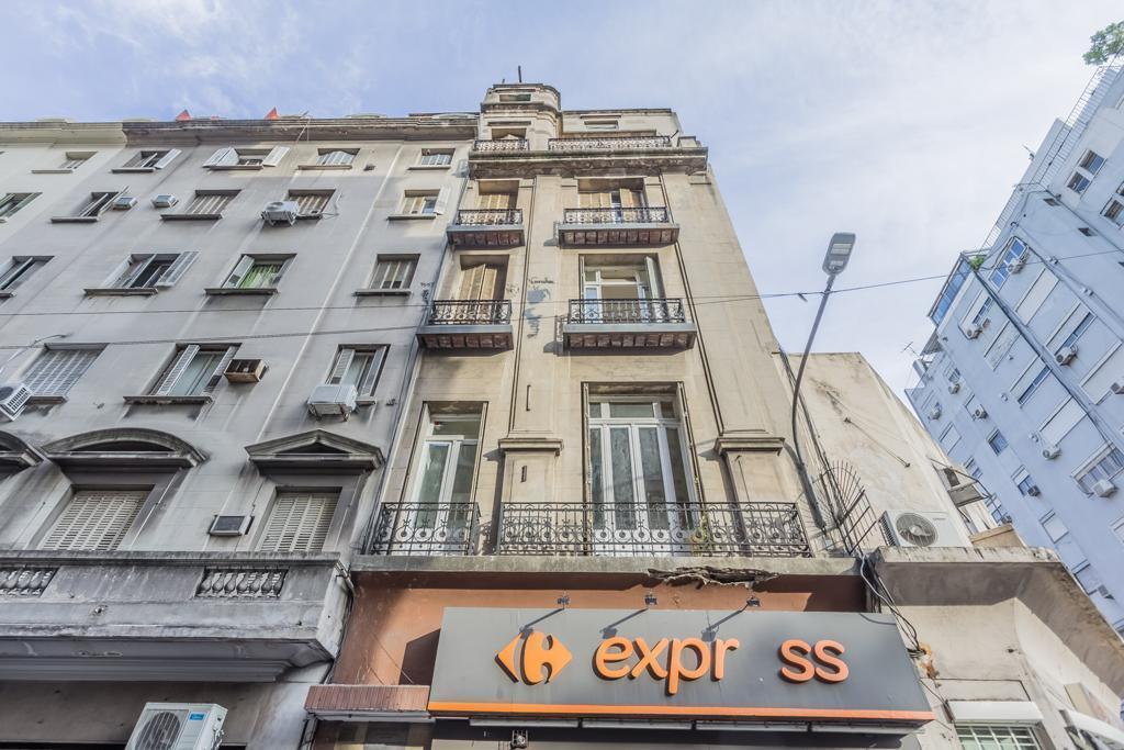 Venta de edificio en Block frente a Paseo La Plaza .Local comercial y departamentos .