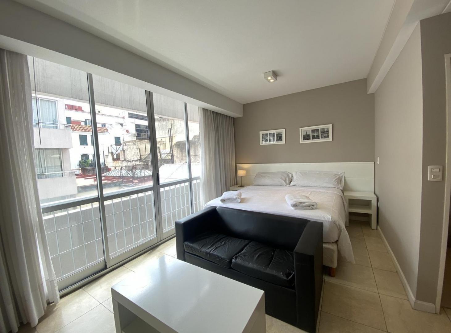 Foto de Mono ambiente amueblado en edificio con amenities, imagen 3