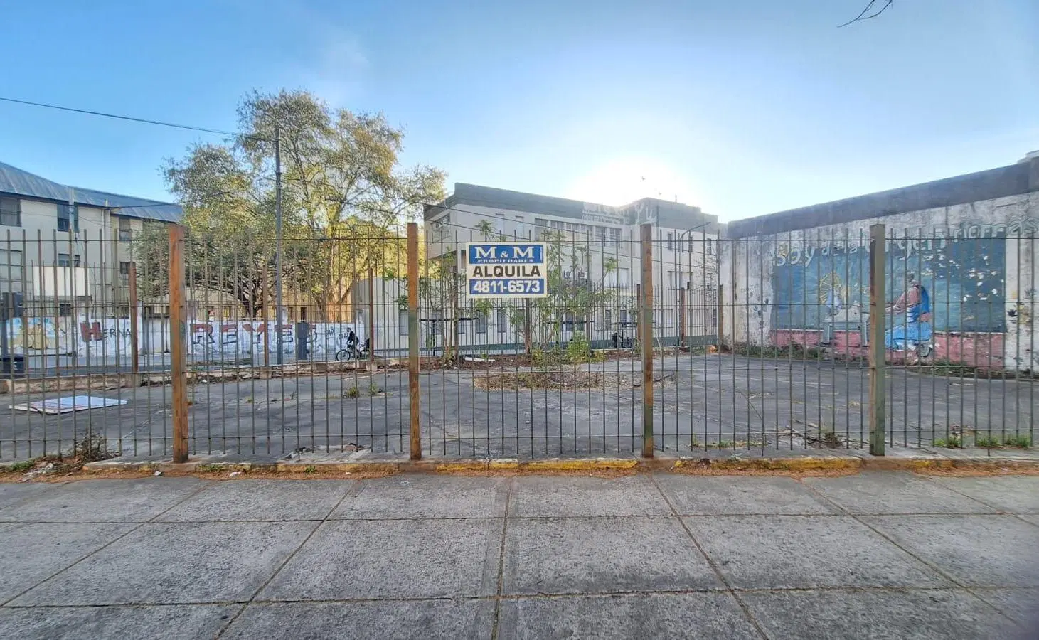 Oportunidad Única para Inversores en Salta 2261: Lote Comercial con Frente de 23 Metros y Potencial 3