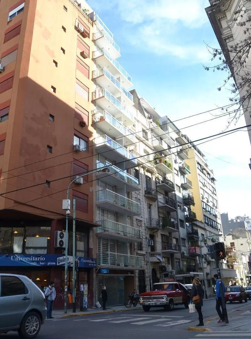 Departamento en zona de Facultades con patio 2