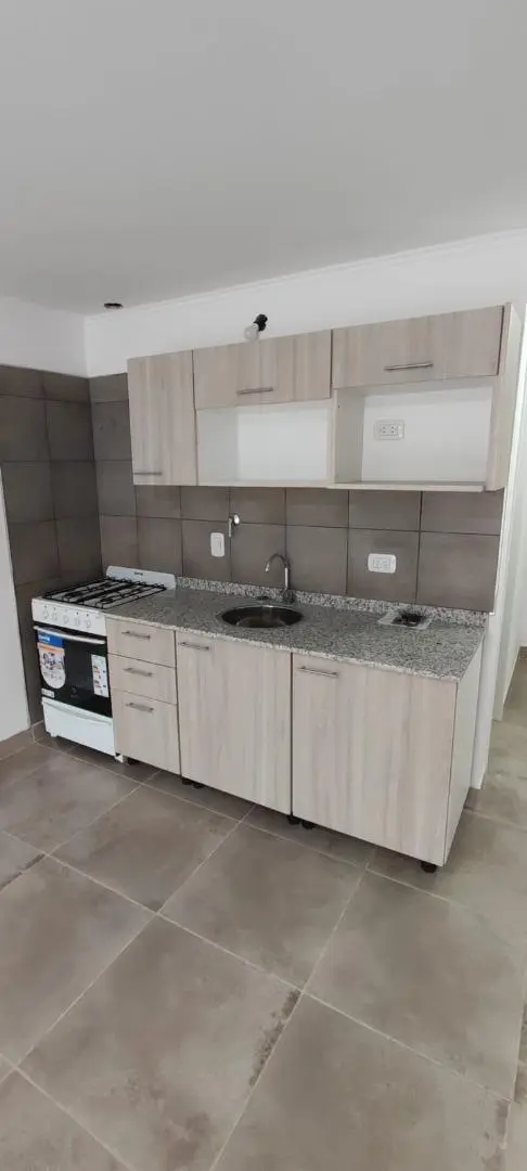 Monoambiente amplio con balcón 8