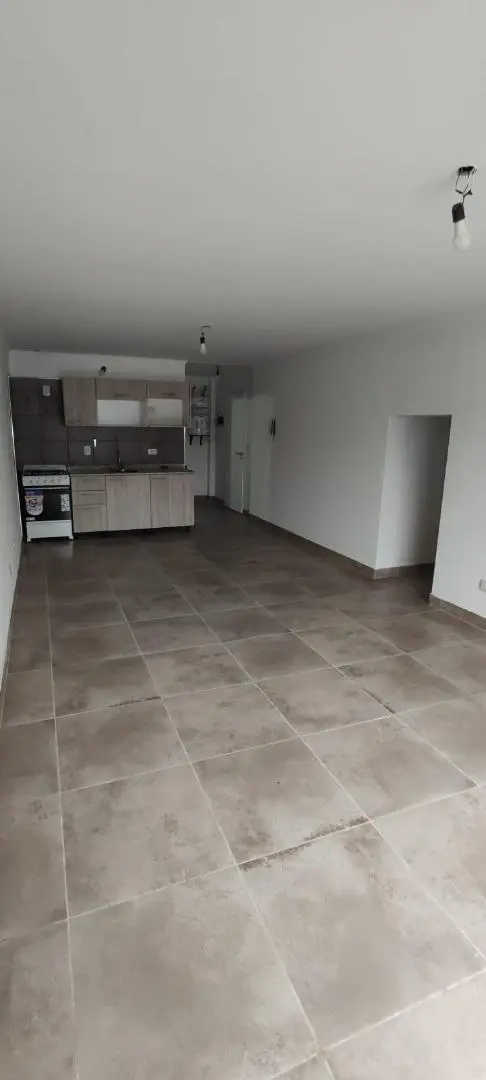 Monoambiente amplio con balcón 5