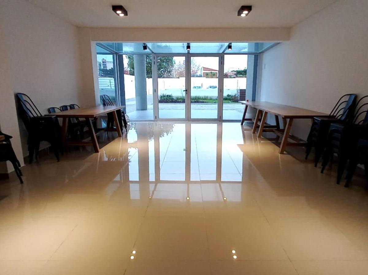Depto en Venta 2 Ambientes, Gym, Piscina, Seguridad 24 Hs. 1