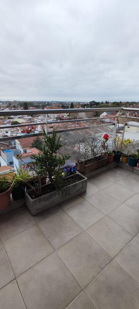 Foto de Hermoso semipiso 2 ambientes con vista al rio, cochera., imagen 1