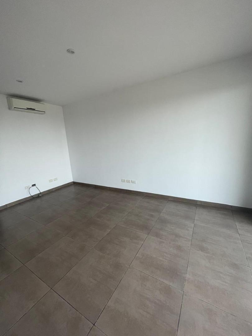 Foto de Hermoso semipiso 2 ambientes con vista al rio, cochera., imagen 2