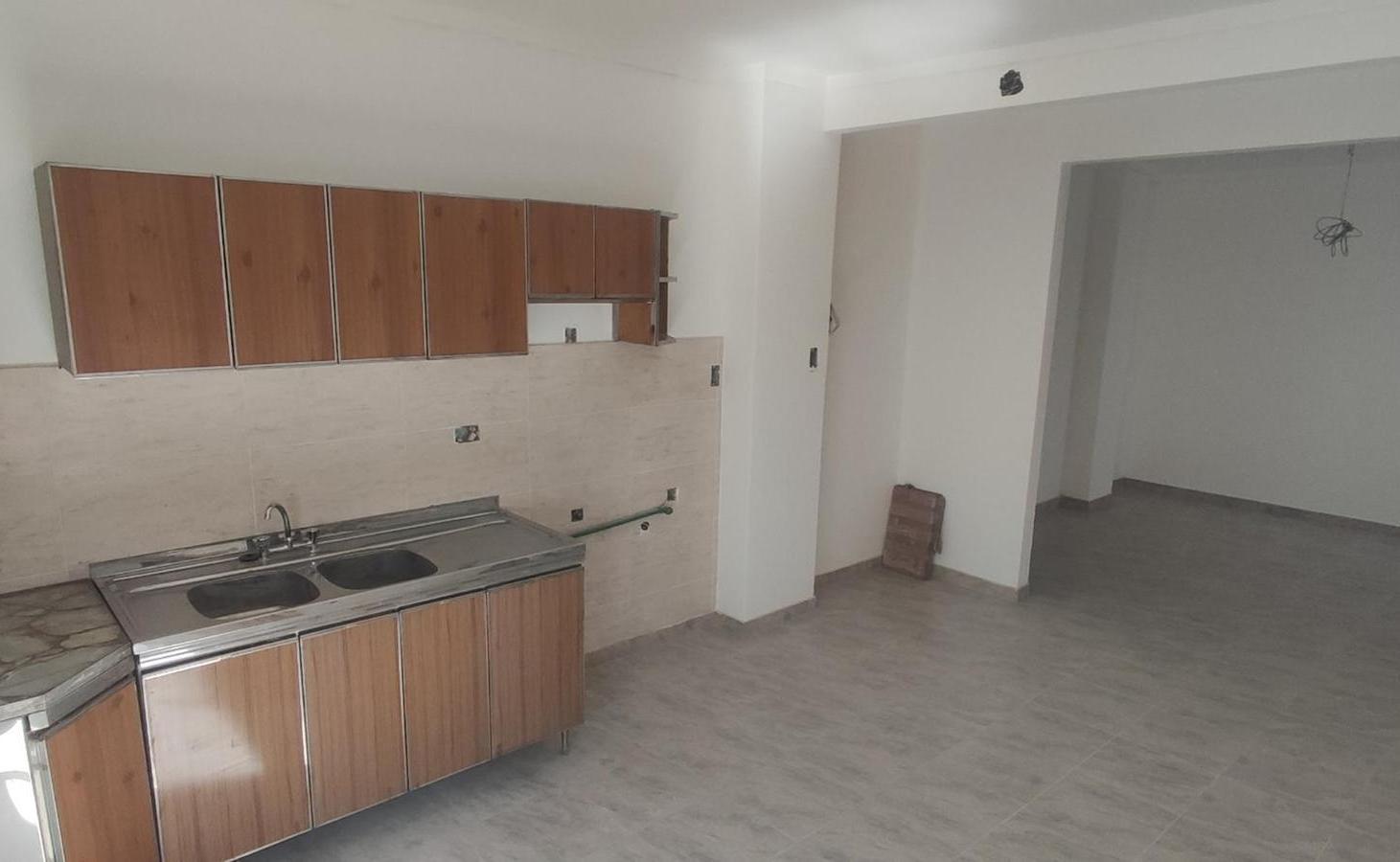 Foto de Depto tipo casa de 3 ambientes con patio, por escalera., imagen 2