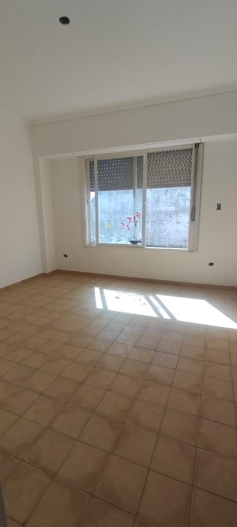 Foto de Depto tipo casa de 3 ambientes con patio, por escalera., imagen 4