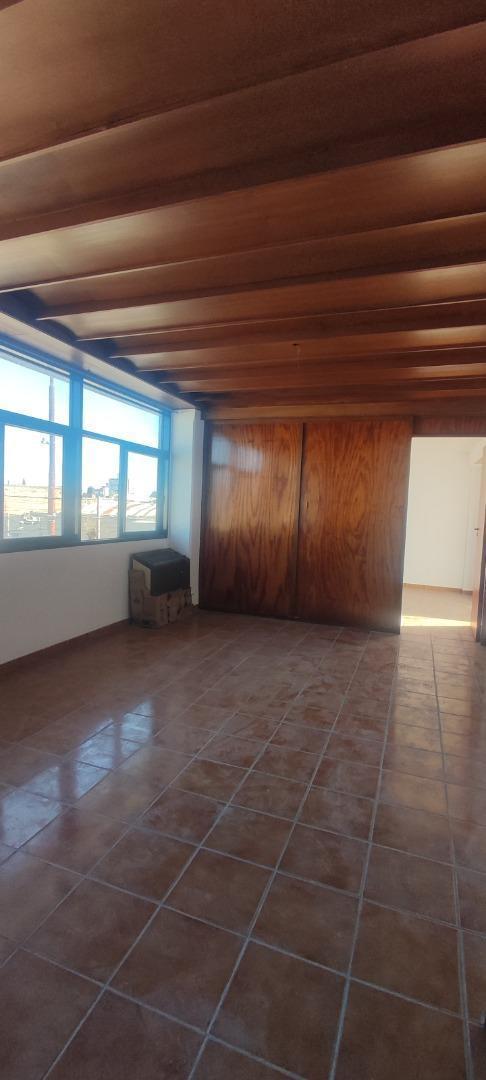 Foto de Depto tipo casa de 3 ambientes con patio, por escalera., imagen 2