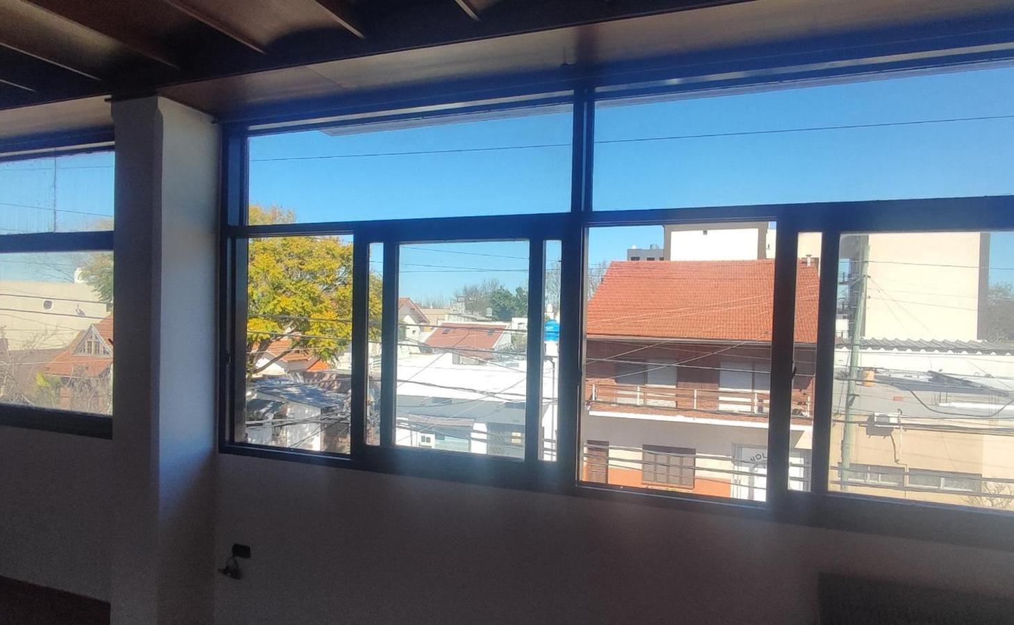 Foto de Depto tipo casa de 3 ambientes con patio, por escalera., imagen 5