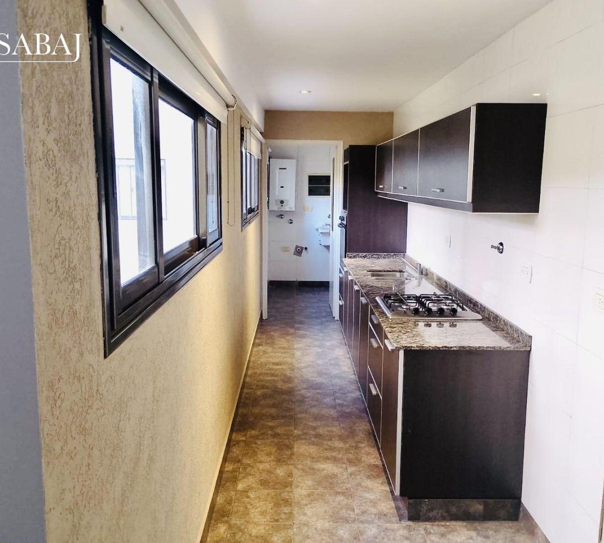 Departamento 4 Ambientes. | Av Juan B Alberdi 570 1