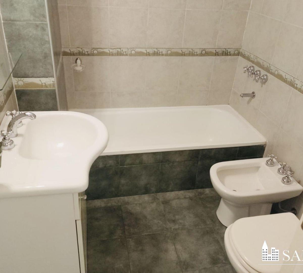 Departamento 4 Ambientes. | Av Juan B Alberdi 570 4