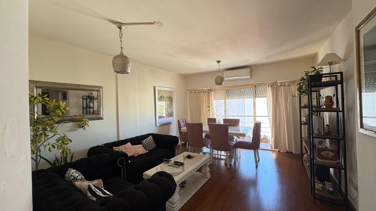 FLORESTA 2 AMB SEMIPISO BALCÓN Y COCHERA - SÚPER LUMINOSO!