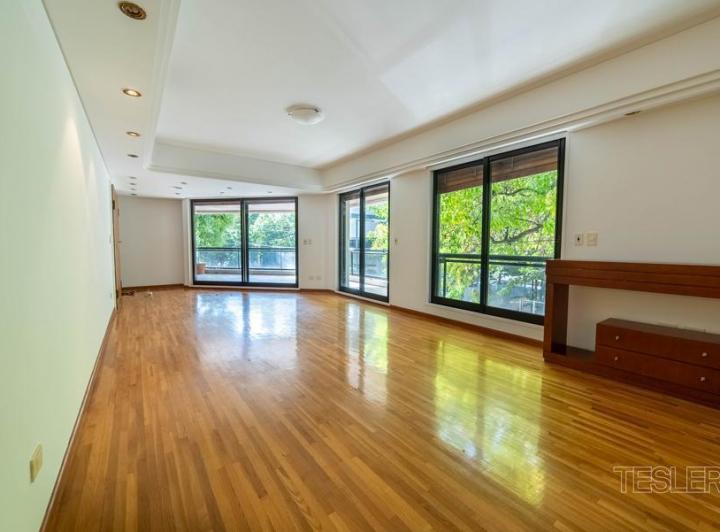 Piso patio propio 3 dormitorios en suite Escritorio Belgrano 1