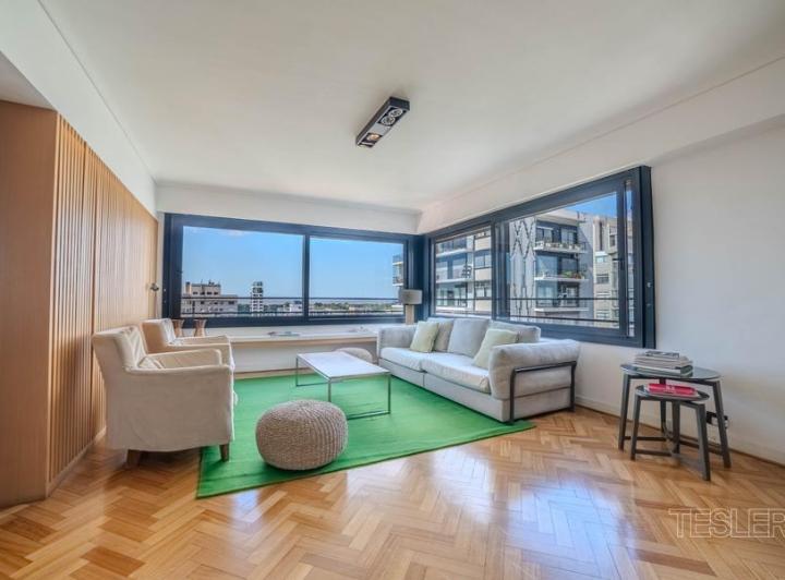 Piso muy alto con excelente luz y vista 3 dormitorios Escritorio 2 cocheras Vigilancia 24hs Belgrano 4