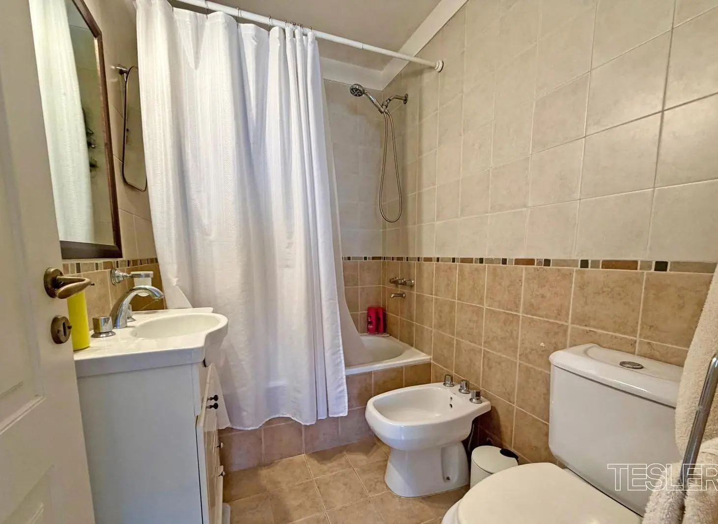 Venta Piso alto en torre Nuñez Luminoso 2 dormitorios Baño completo y toilette Cochera fija 5