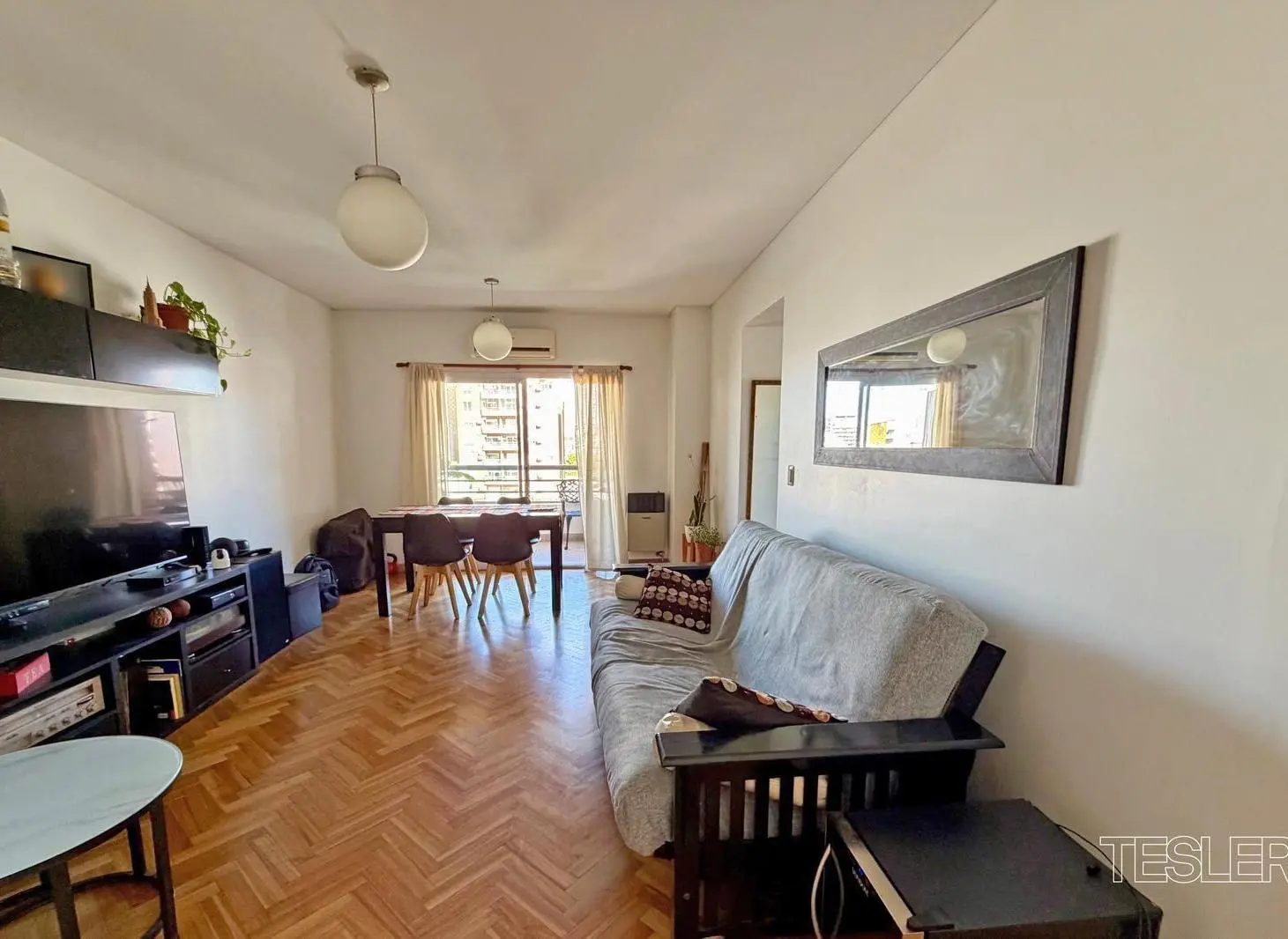 Venta Piso alto en torre Nuñez Luminoso 2 dormitorios Baño completo y toilette Cochera fija 1