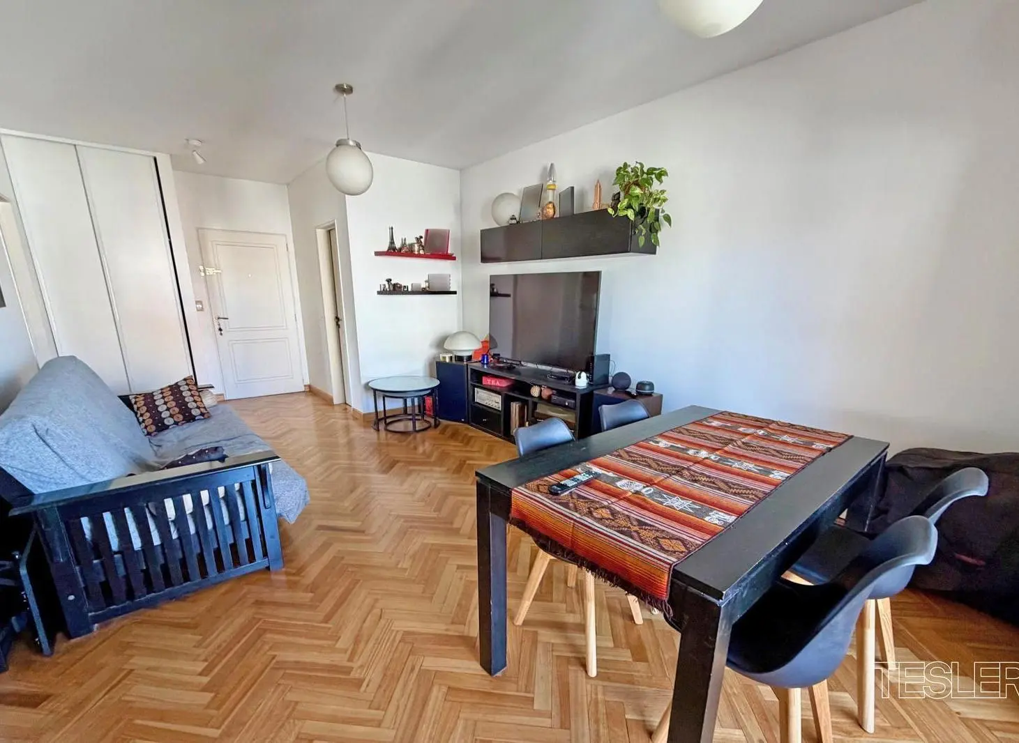 Venta Piso alto en torre Nuñez Luminoso 2 dormitorios Baño completo y toilette Cochera fija 2
