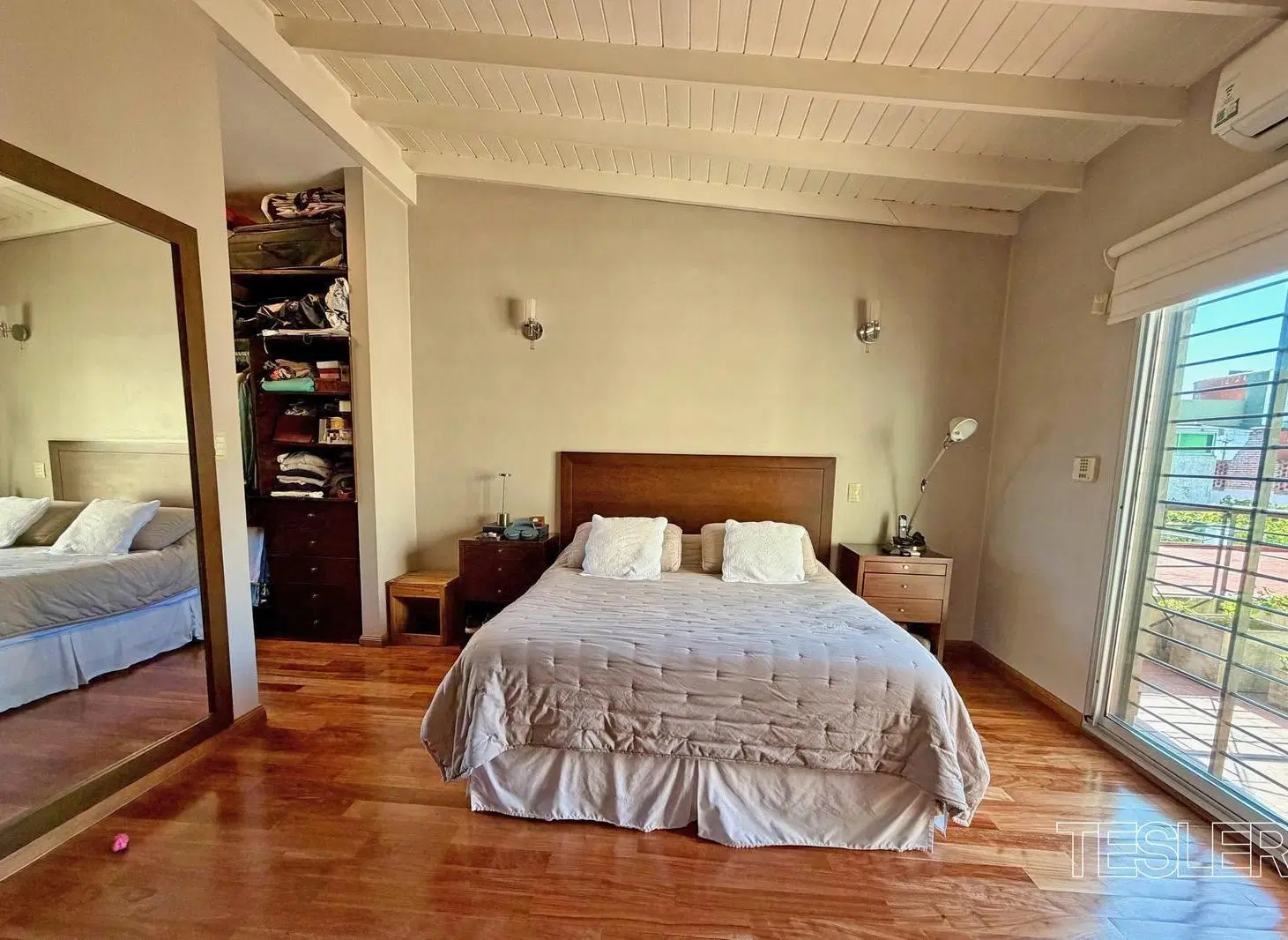 Venta Casa Saavedra totalmente reciclada 3 dormitorios 3 baños completos Living comedor doble altura 3