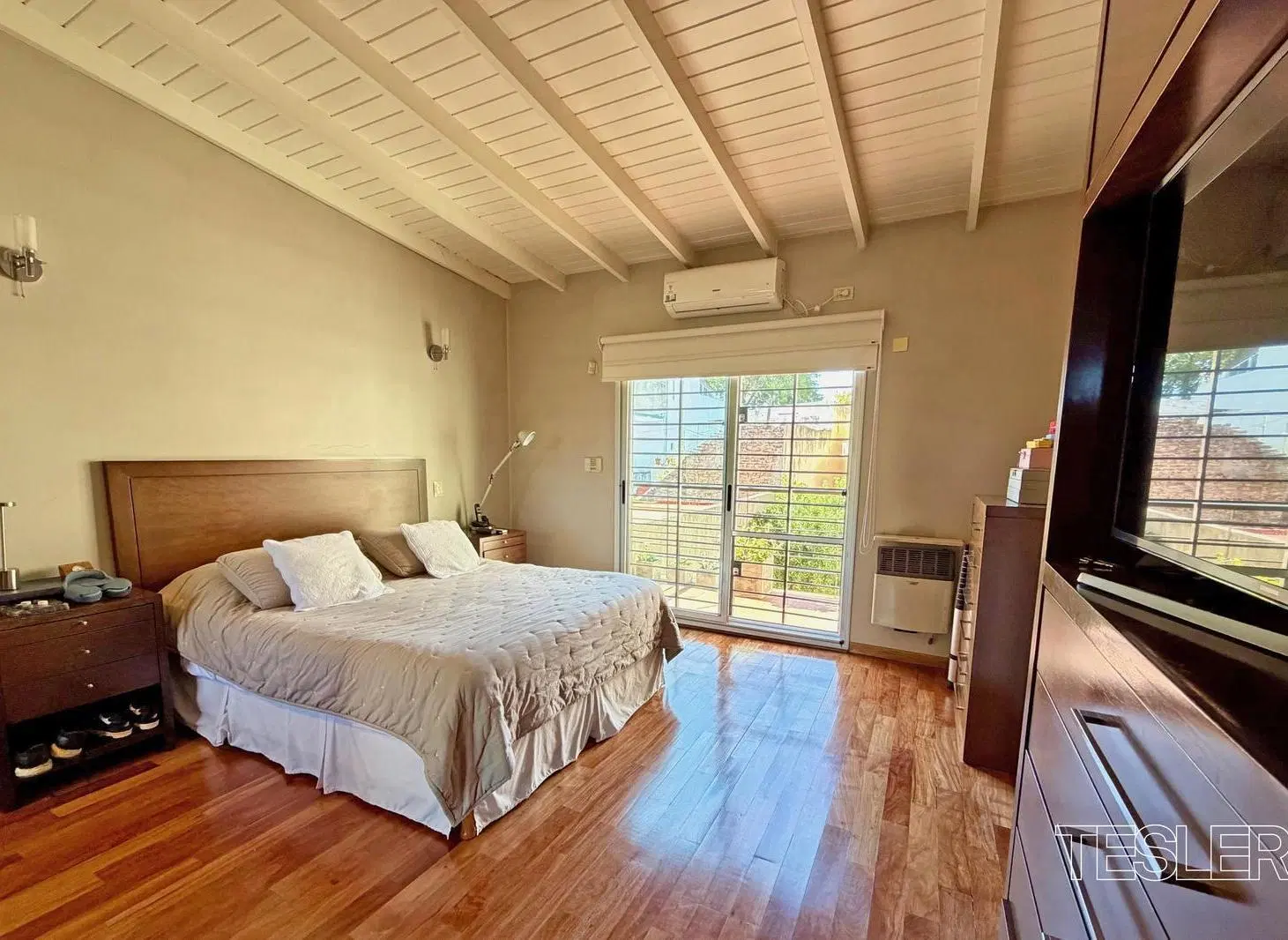 Venta Casa Saavedra totalmente reciclada 3 dormitorios 3 baños completos Living comedor doble altura 5