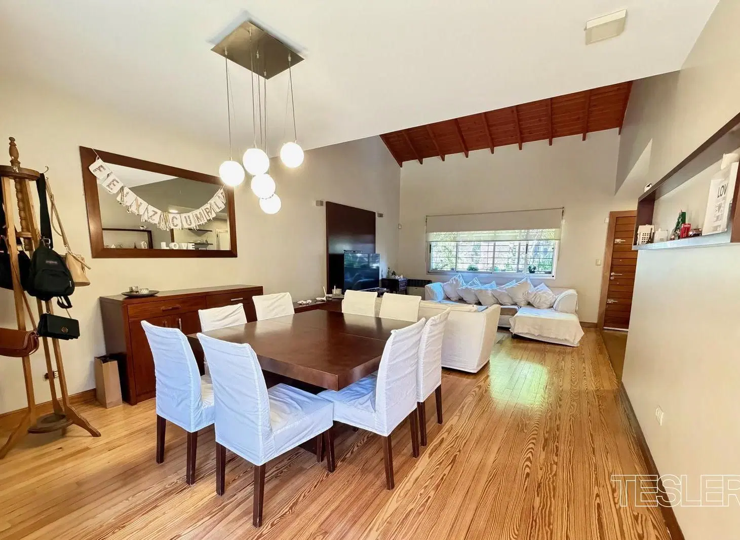Venta Casa Saavedra totalmente reciclada 3 dormitorios 3 baños completos Living comedor doble altura 4
