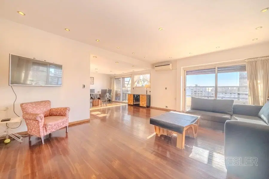 Duplex en piso muy alto con excelente luz y vista 4 dormitorios 2 cocheras fijas Belgrano 8
