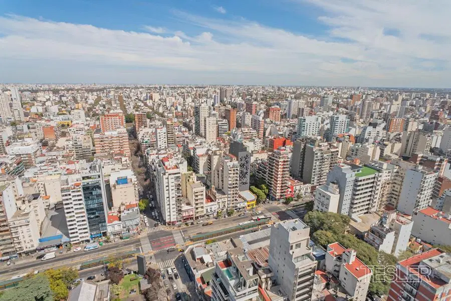 Weik Belgrano Piso alto con terraza propia 2 dormitorios 2 baños completos Cochera 3