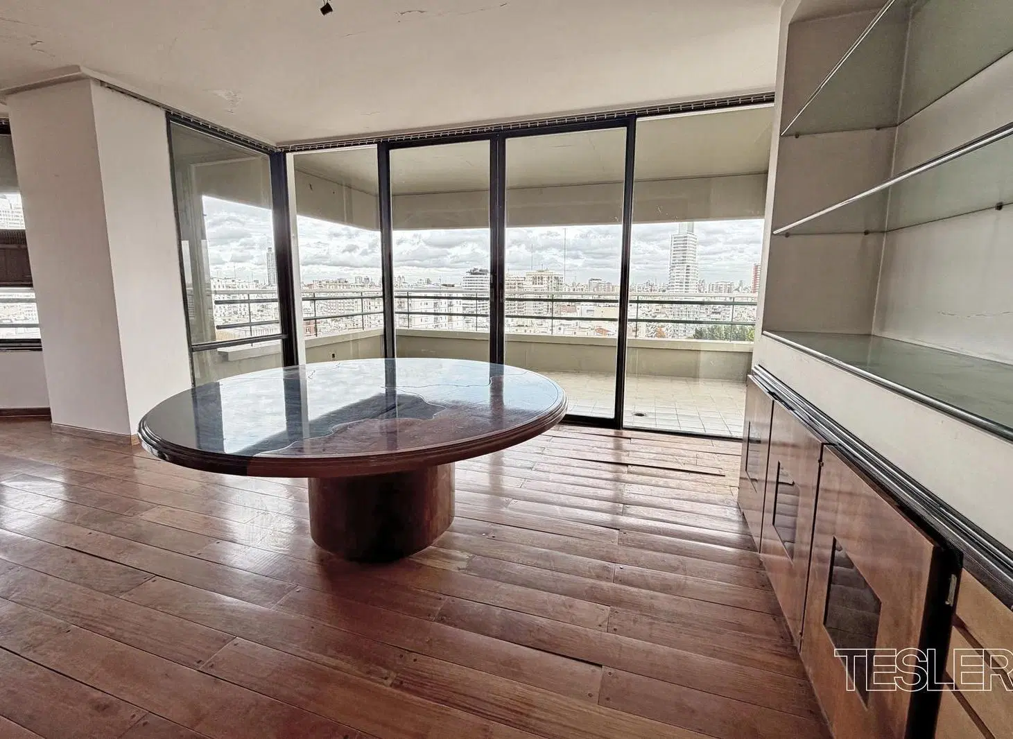 Piso muy alto con excelente luz y vista A refaccionar 3 dormitorios Cochera fija Palermo 2