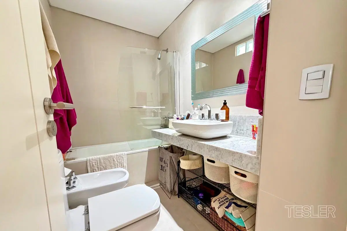 Venta Torre Jaramillo Nuñez 2 dormitorios 2 baños completos Vigilancia 24hs Cochera Full amenities 5