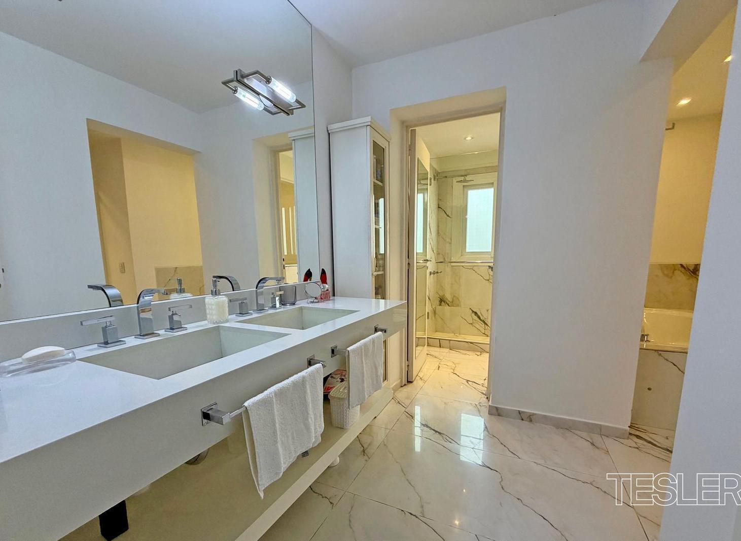 Foto de Piso en torre reciclado 4 dormitorios 3 baños completos 2 cocheras, imagen 3