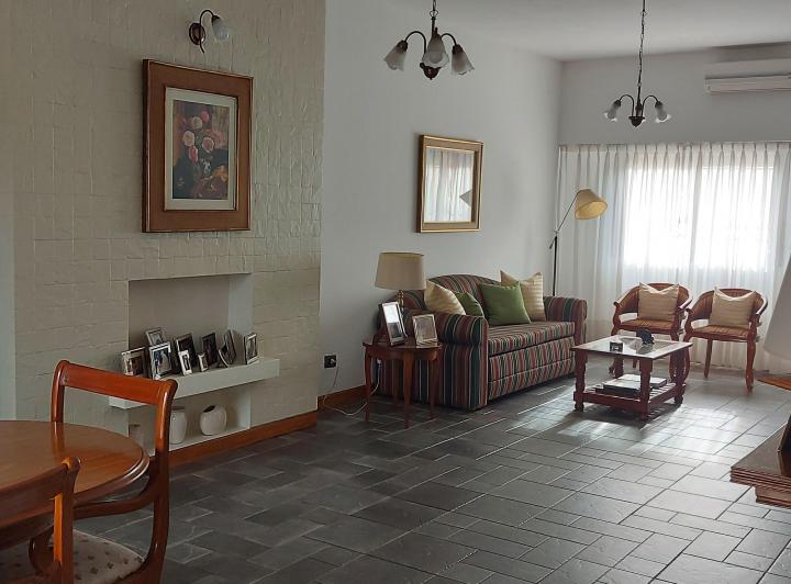 Casa con patio y jardín. Todo luz y Sol. 4
