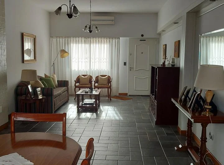 Casa con patio y jardín. Todo luz y Sol. 1
