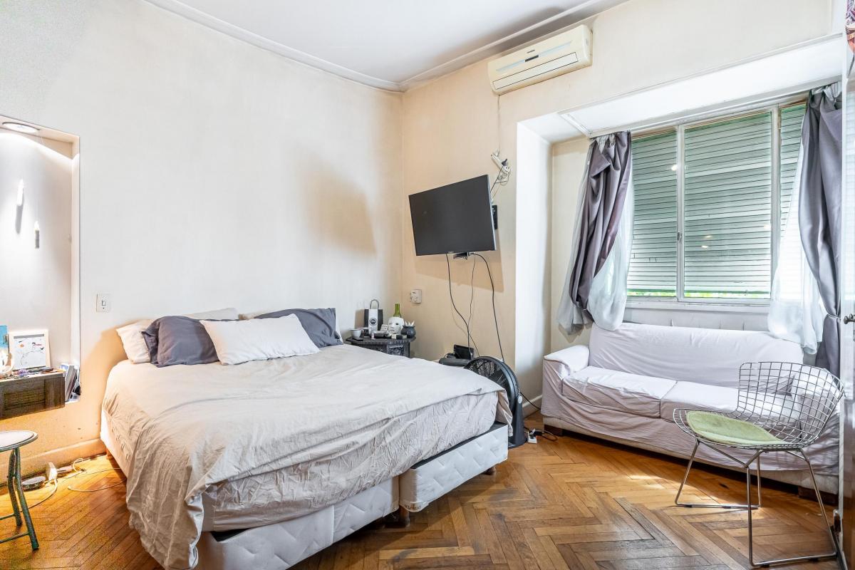 Venta amplio y sólido piso de 4 dormitorios en Recoleta