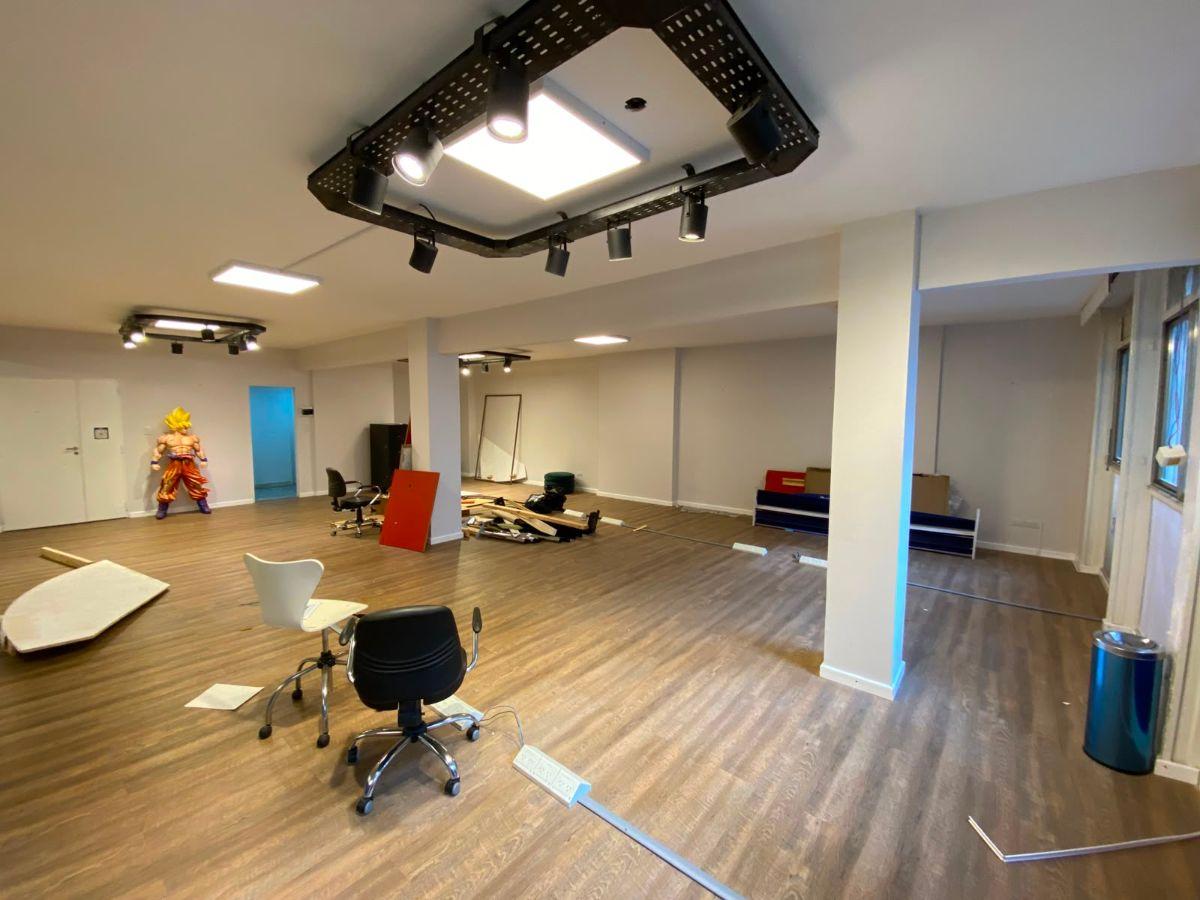 Foto de OFICINA EN ALQUILER - Cerrito al 1000 y Av Santa Fe, imagen 1