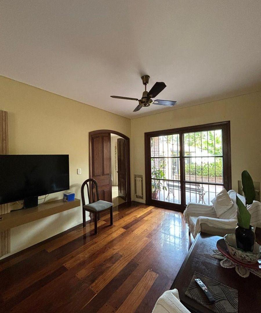 Foto de Chalet en dos plantas de 6 ambientes con jardín y pileta - Roca 2038, imagen 4