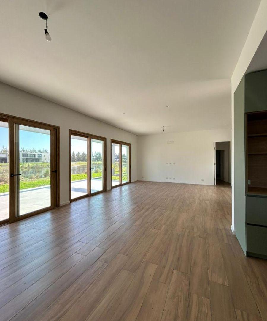 Foto de Casa 5 ambientes a estrenar con salida a laguna - Barrio EL NAUDIR, imagen 5