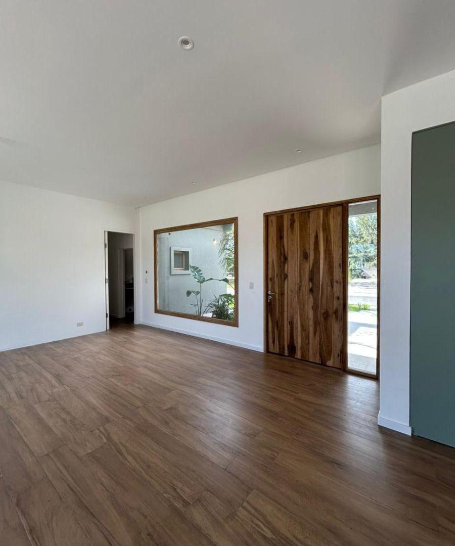 Foto de Casa 5 ambientes a estrenar con salida a laguna - Barrio EL NAUDIR, imagen 2