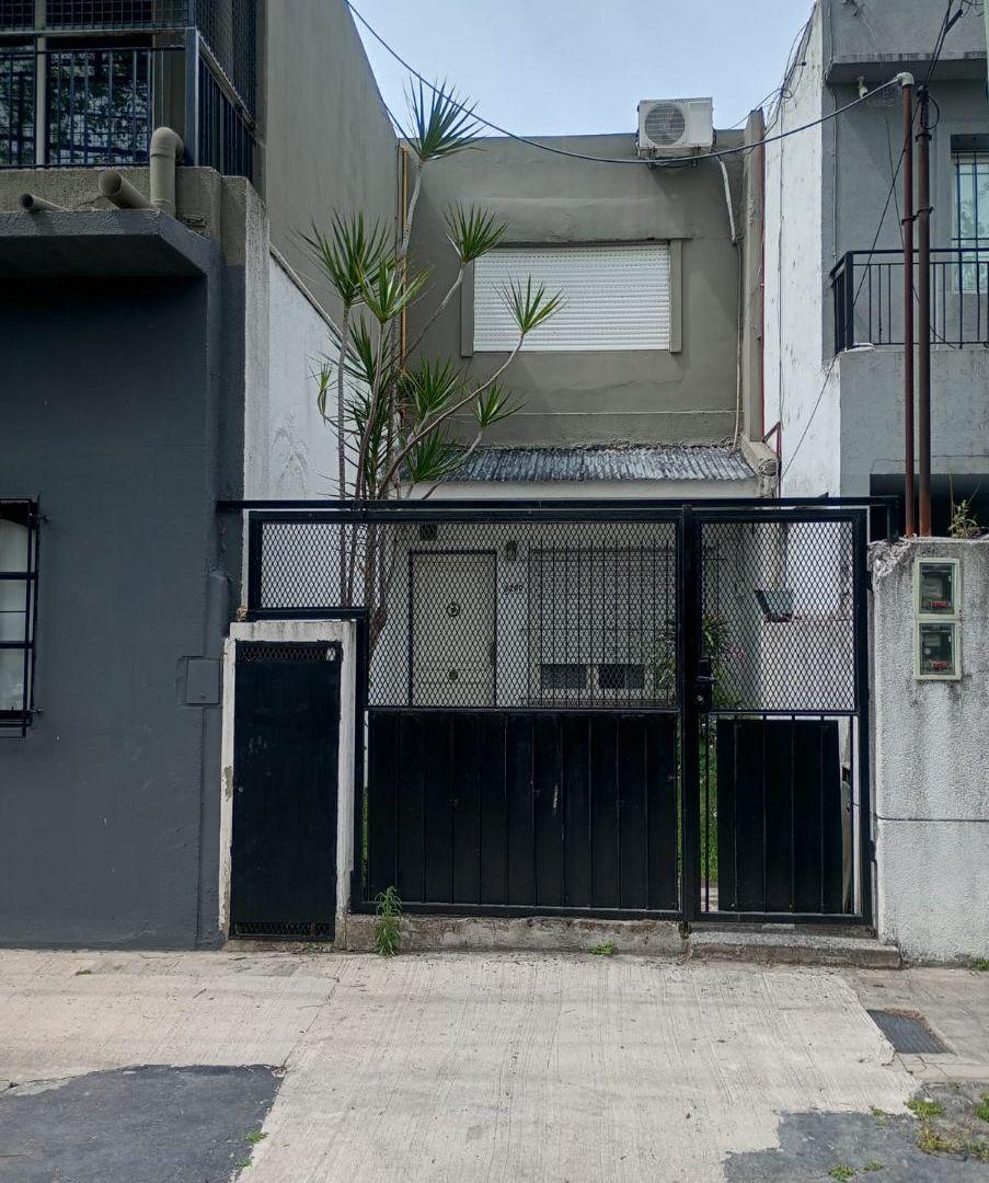 Foto de PH 3 amb + Depto 2 amb + Jardín c/parrilla - Prilidiano Pueyrredón, imagen 2