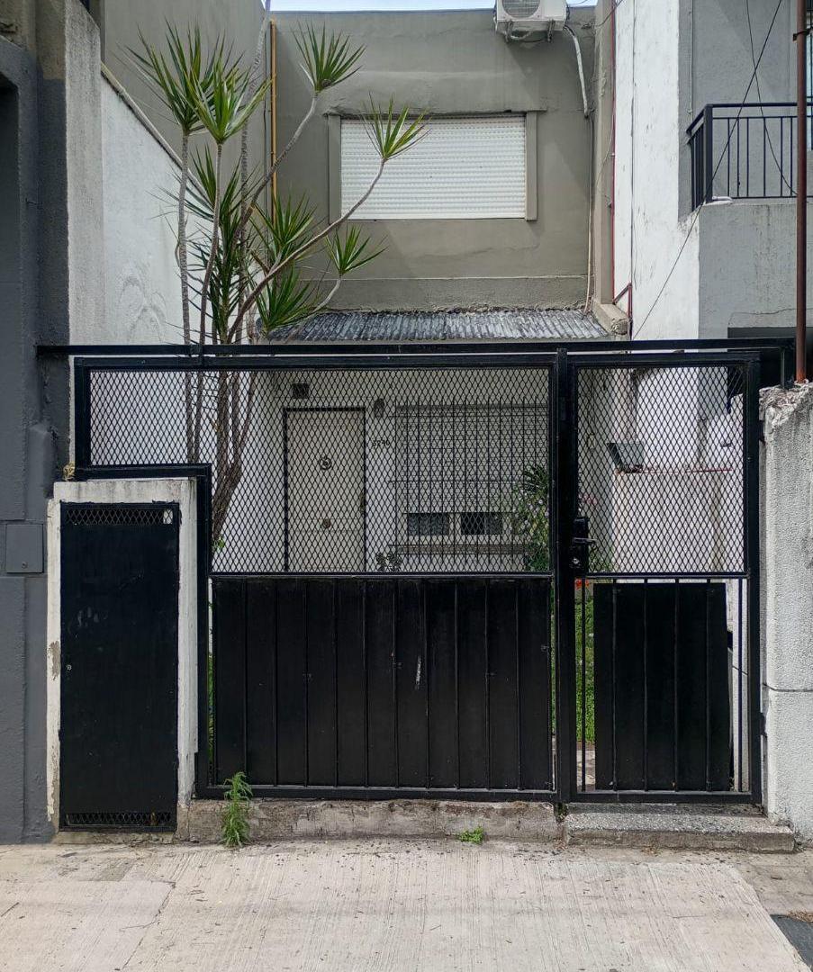Foto de PH 3 amb + Depto 2 amb + Jardín c/parrilla - Prilidiano Pueyrredón, imagen 1