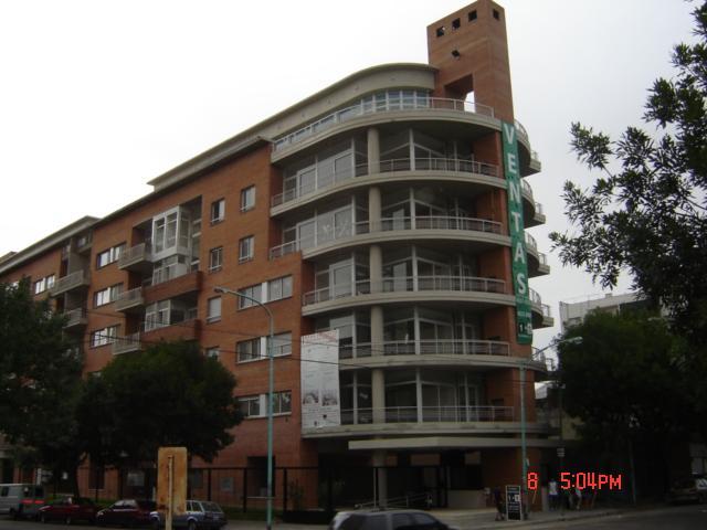 A reciclar, Edificio Dumont Plaza 3 ambientes con cochera fija