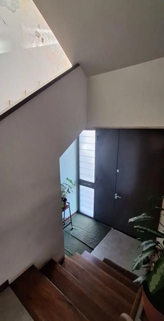 Exclente casa sobre la calle Segurola doble frente en 3 plantas 2