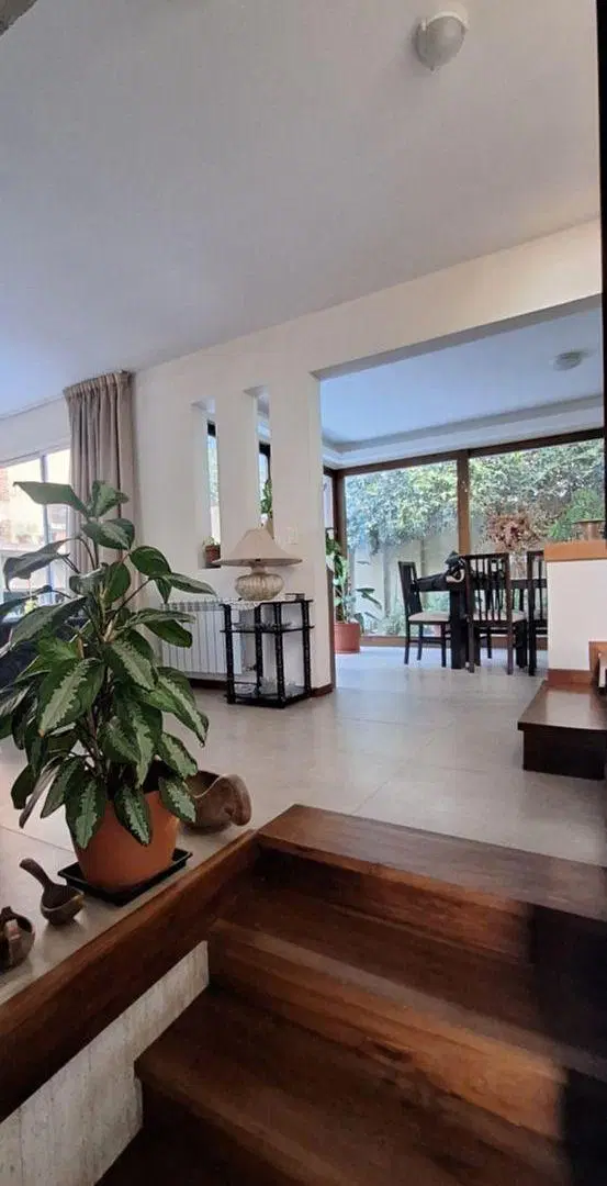 Exclente casa sobre la calle Segurola doble frente en 3 plantas 3