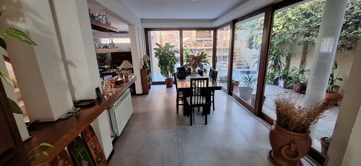 Exclente casa sobre la calle Segurola doble frente en 3 plantas 5