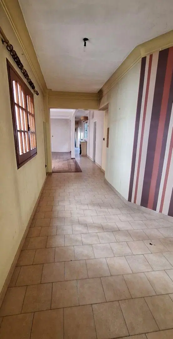 AMPLIO DEPARTAMENTO CON JARDIN Y QUINCHO Y PARRILLA 5