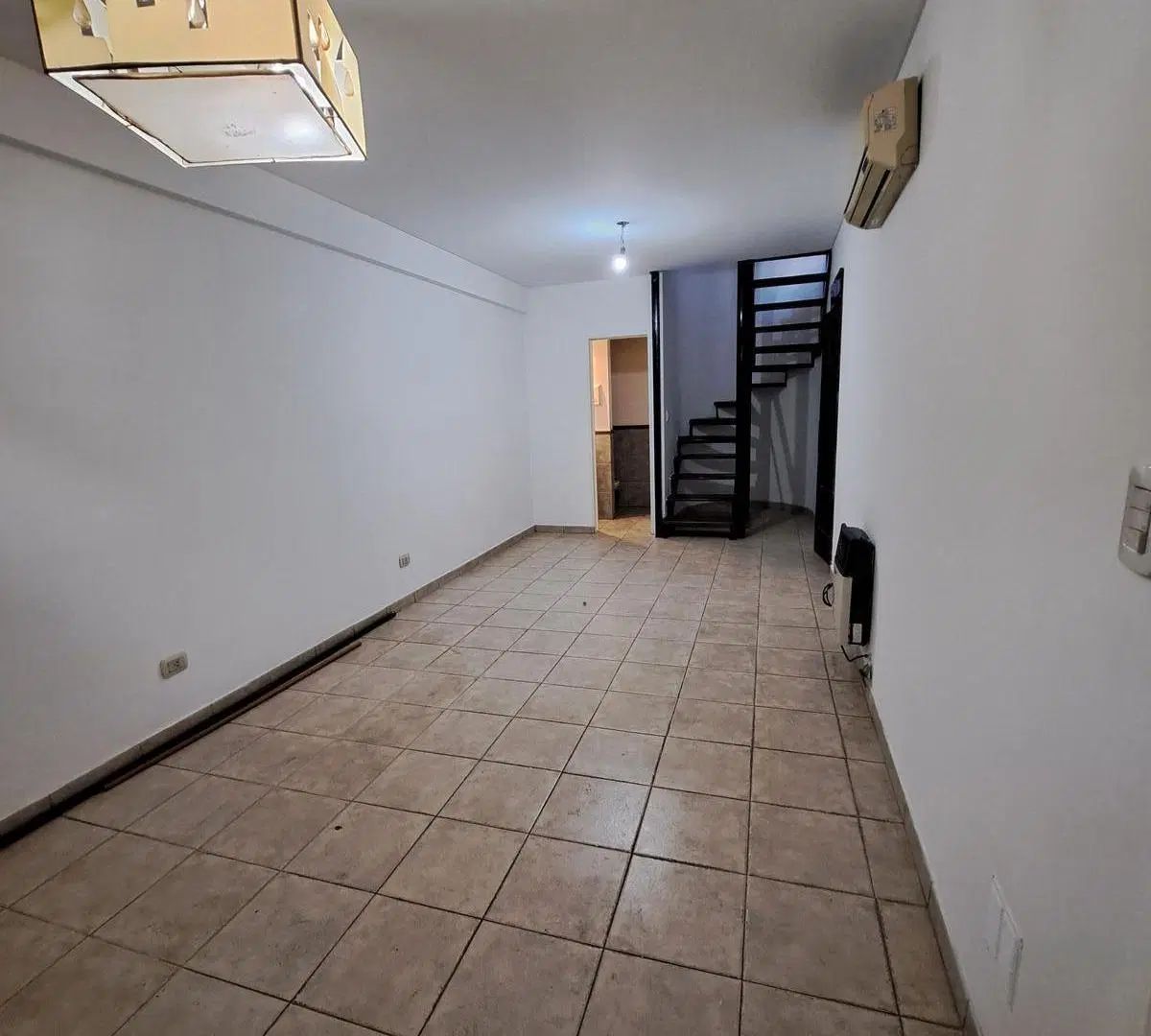 Triplex en alquiler con garage en Parque Chacabuco 5