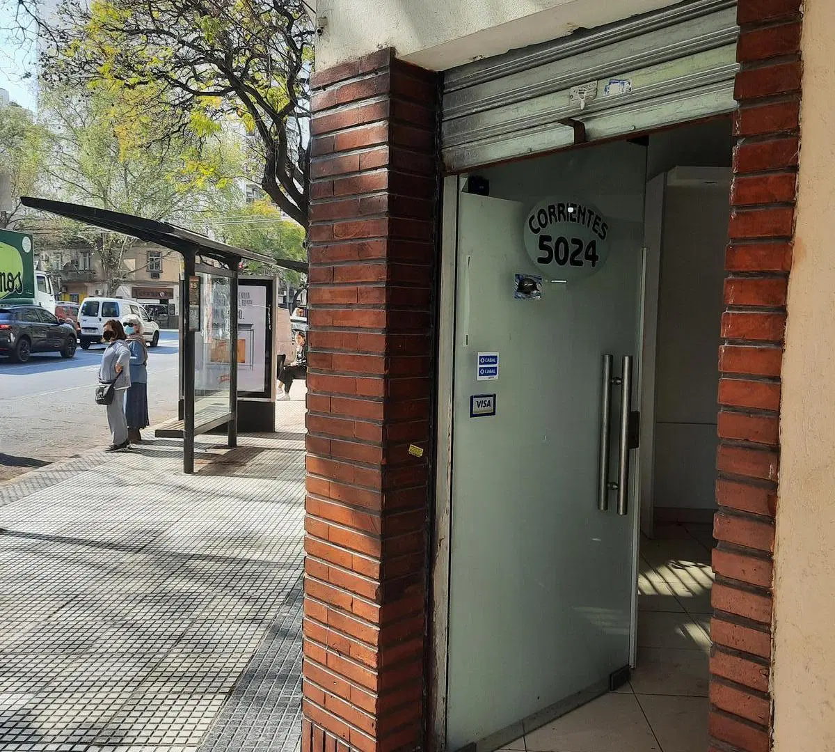 Local en  venta sobre avenida en excelente zona comercial 3